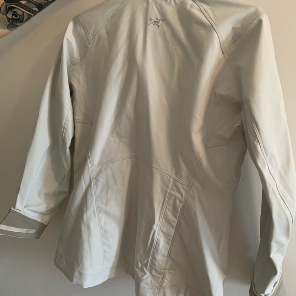 Arc'teryx white windbreaker jacket size small - Picture 2 of 4